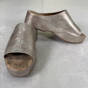 Kork-Ease Women's Yazmin Sandals Brushed Gold Woman’s Size 8 Wedge Slip On Chrty